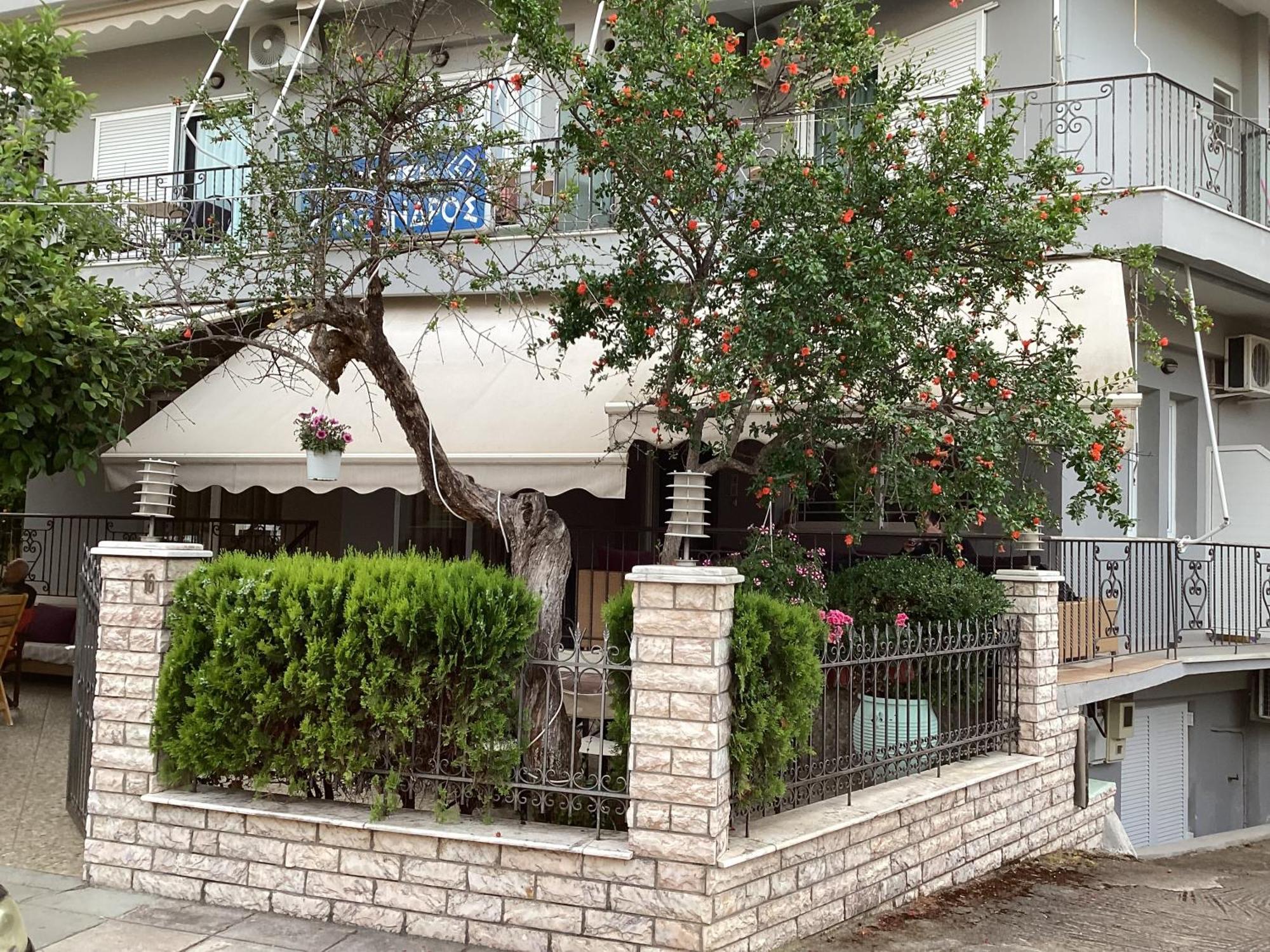 Aparthotel Alexandros Kamena Vourla Exterior foto