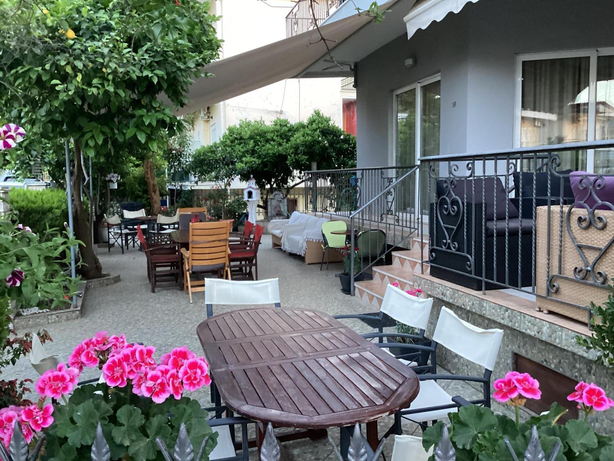 Aparthotel Alexandros Kamena Vourla Exterior foto