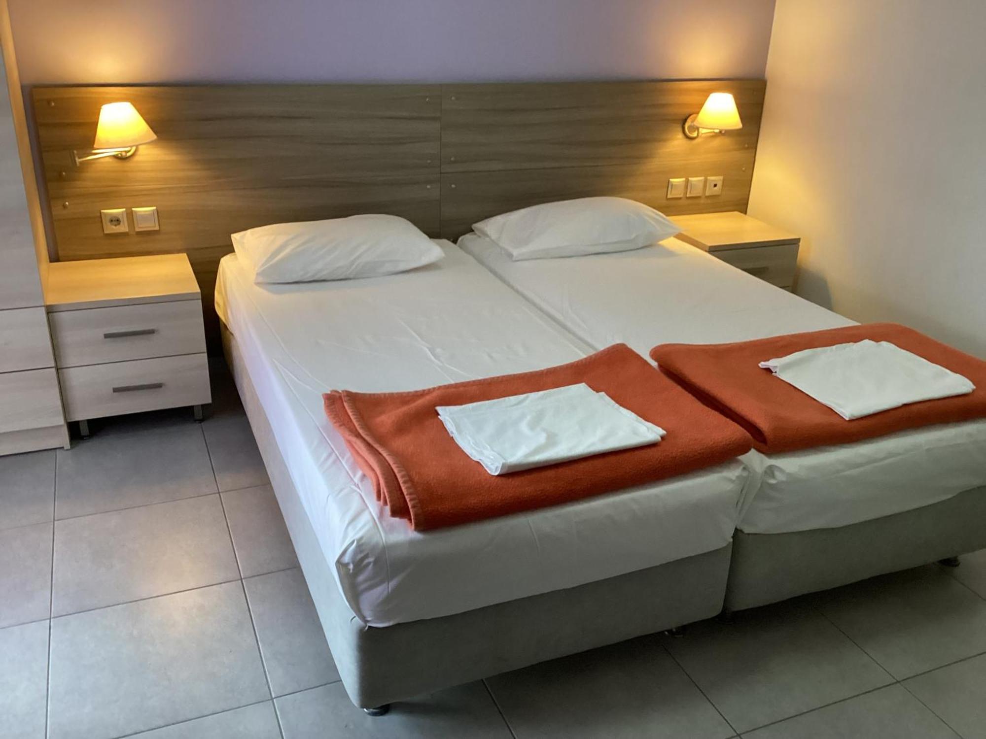 Aparthotel Alexandros Kamena Vourla Exterior foto