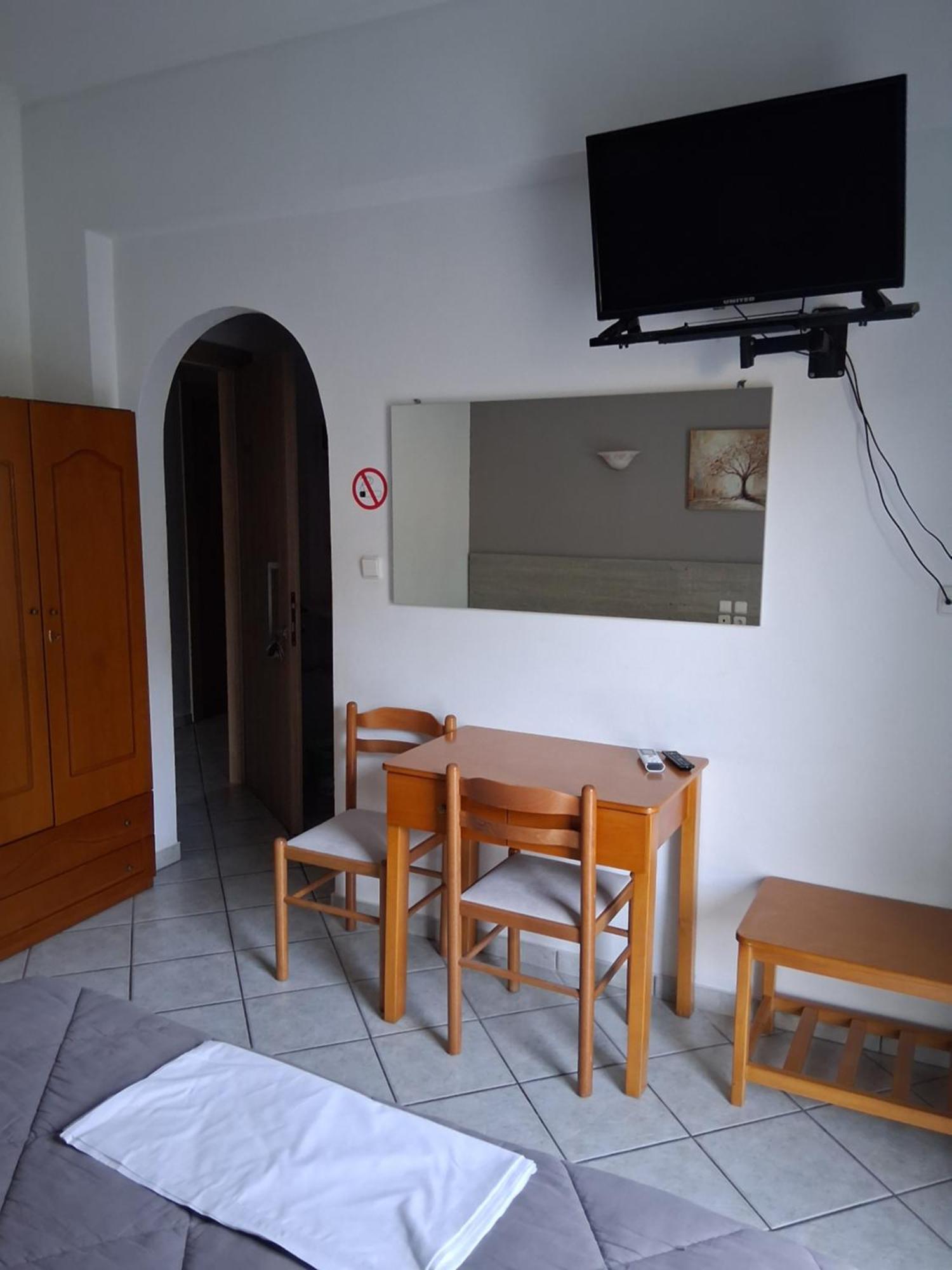 Aparthotel Alexandros Kamena Vourla Zimmer foto